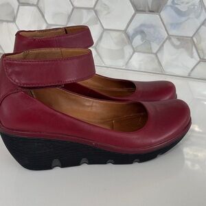 Clark’s  Clarene Tide Ankle-Strap Pumps
size 8